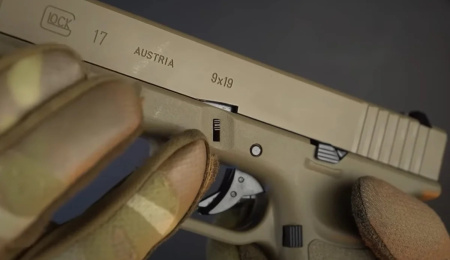 Страйкбольный пистолет Glock-17 gen.5 TAN EC-1102 DE [East Crane] 