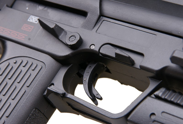 R4 submachine gun [WELL]